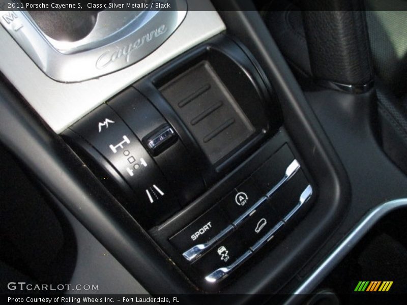 Classic Silver Metallic / Black 2011 Porsche Cayenne S