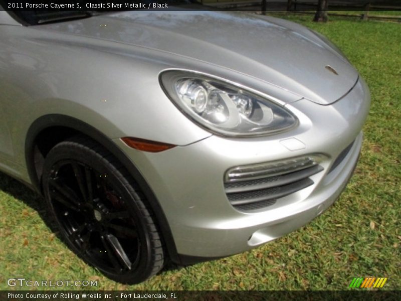 Classic Silver Metallic / Black 2011 Porsche Cayenne S