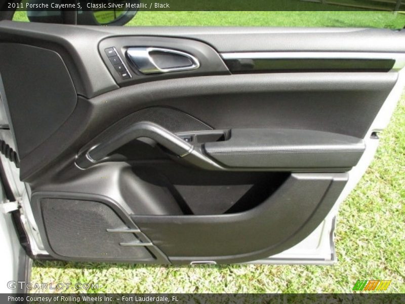 Classic Silver Metallic / Black 2011 Porsche Cayenne S