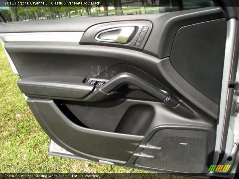 Classic Silver Metallic / Black 2011 Porsche Cayenne S