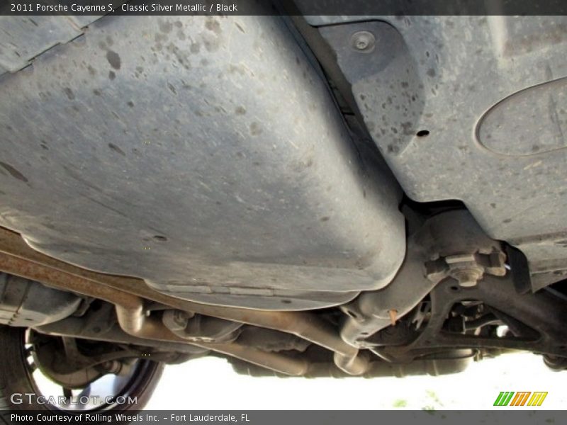 Classic Silver Metallic / Black 2011 Porsche Cayenne S