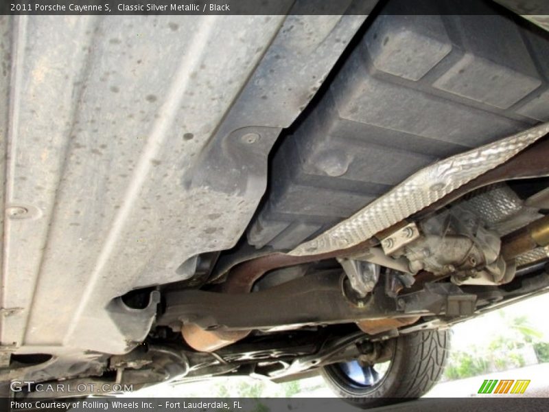 Classic Silver Metallic / Black 2011 Porsche Cayenne S