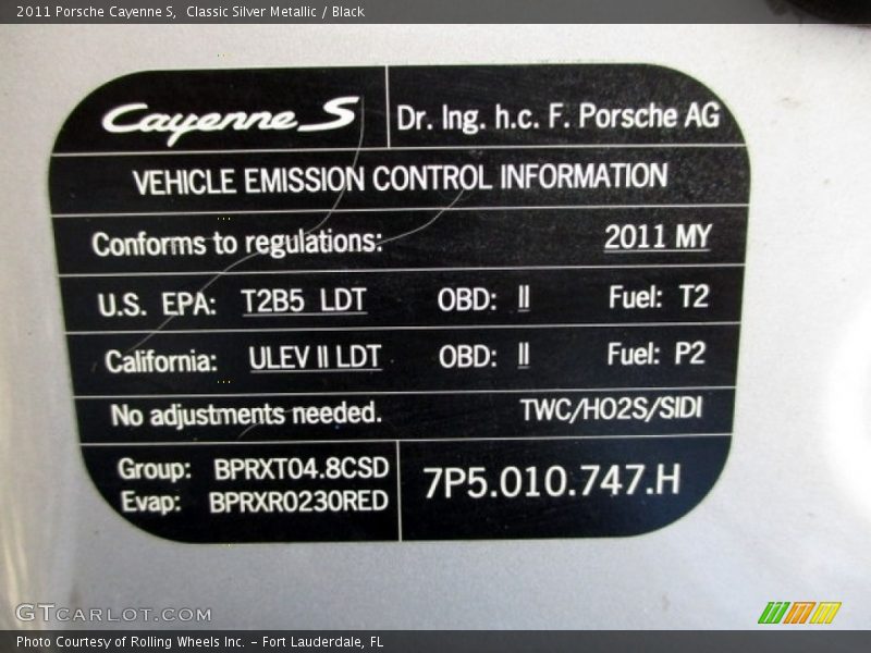 Classic Silver Metallic / Black 2011 Porsche Cayenne S