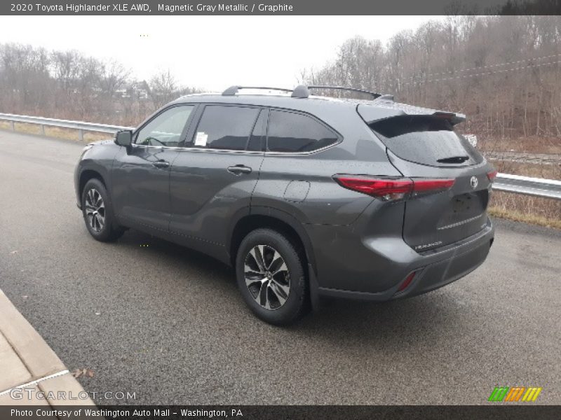 Magnetic Gray Metallic / Graphite 2020 Toyota Highlander XLE AWD