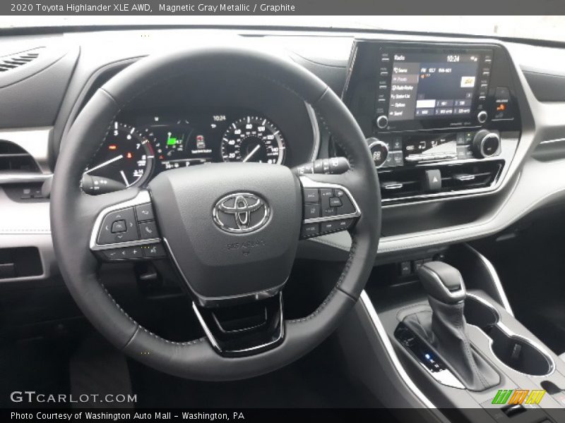 Magnetic Gray Metallic / Graphite 2020 Toyota Highlander XLE AWD