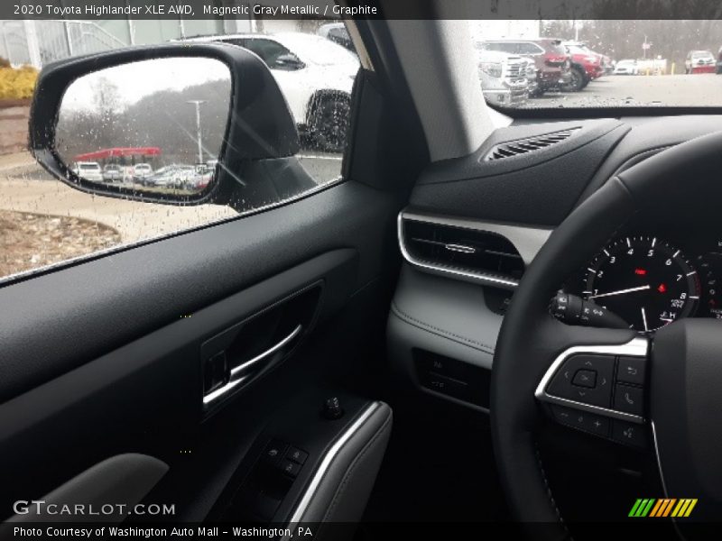 Magnetic Gray Metallic / Graphite 2020 Toyota Highlander XLE AWD