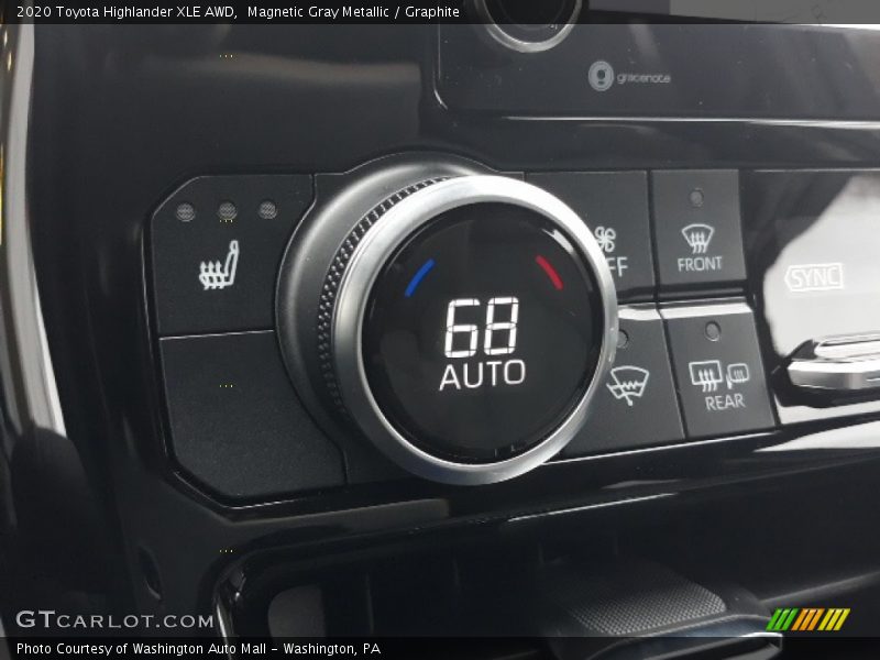 Magnetic Gray Metallic / Graphite 2020 Toyota Highlander XLE AWD