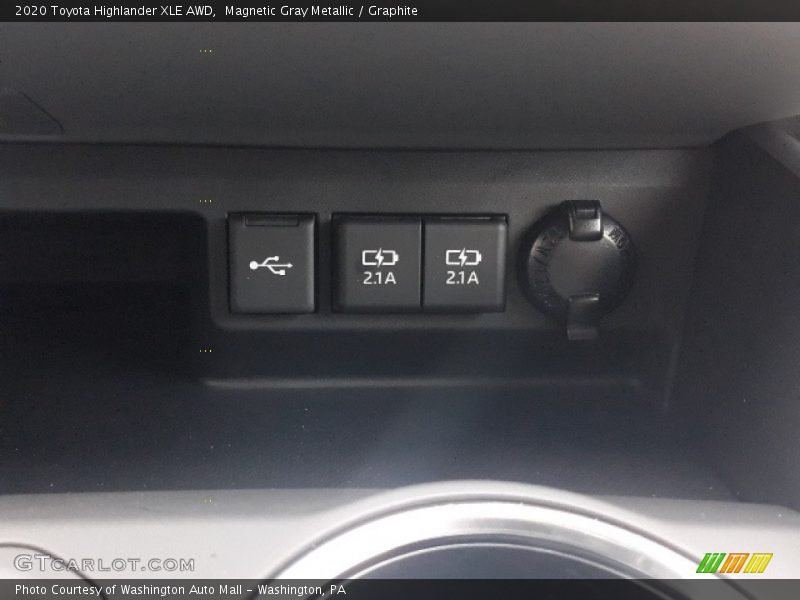Magnetic Gray Metallic / Graphite 2020 Toyota Highlander XLE AWD