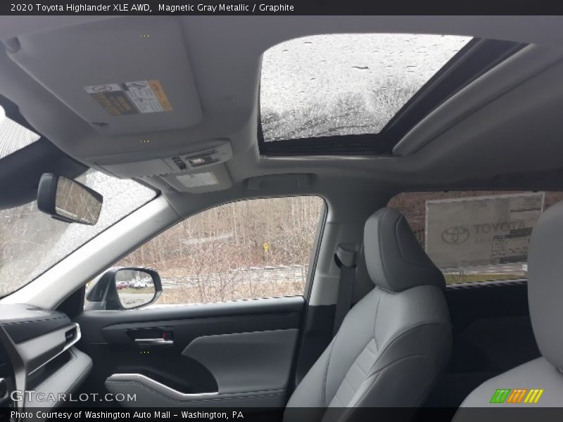 Magnetic Gray Metallic / Graphite 2020 Toyota Highlander XLE AWD