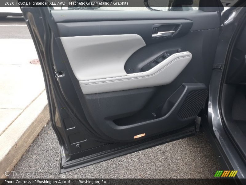 Magnetic Gray Metallic / Graphite 2020 Toyota Highlander XLE AWD
