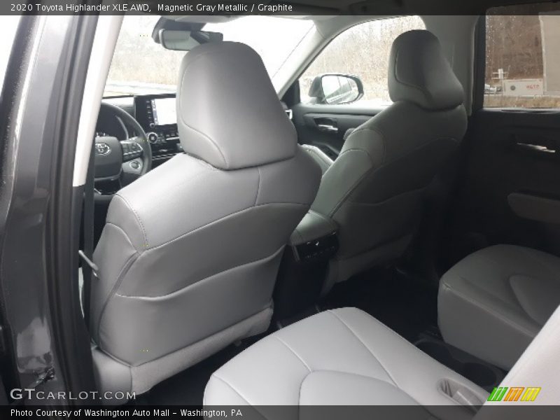 Magnetic Gray Metallic / Graphite 2020 Toyota Highlander XLE AWD