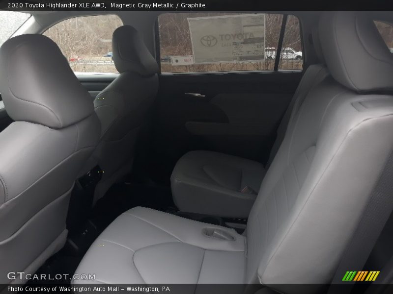 Magnetic Gray Metallic / Graphite 2020 Toyota Highlander XLE AWD