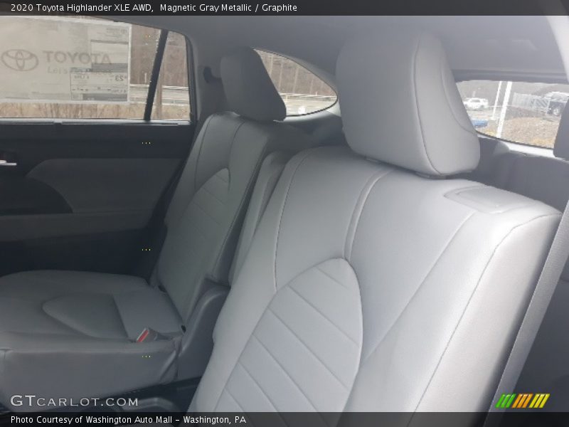 Magnetic Gray Metallic / Graphite 2020 Toyota Highlander XLE AWD