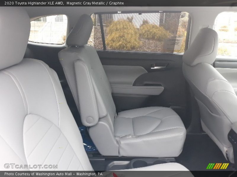 Magnetic Gray Metallic / Graphite 2020 Toyota Highlander XLE AWD