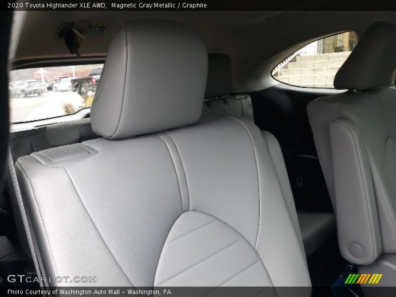 Magnetic Gray Metallic / Graphite 2020 Toyota Highlander XLE AWD