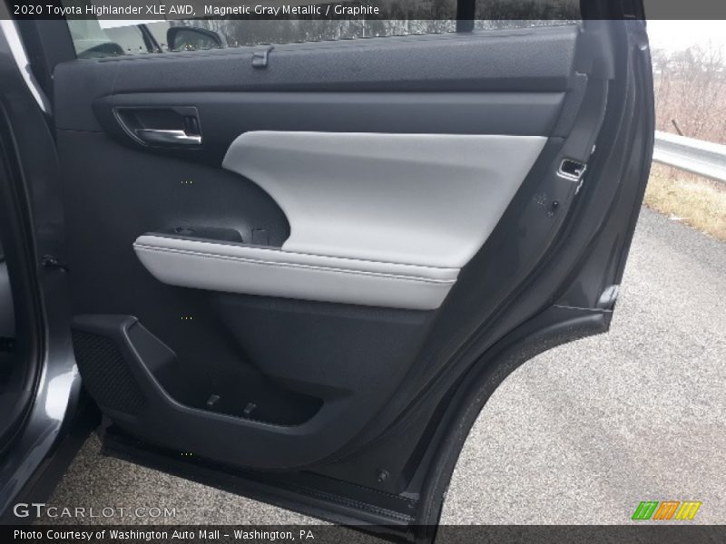 Magnetic Gray Metallic / Graphite 2020 Toyota Highlander XLE AWD