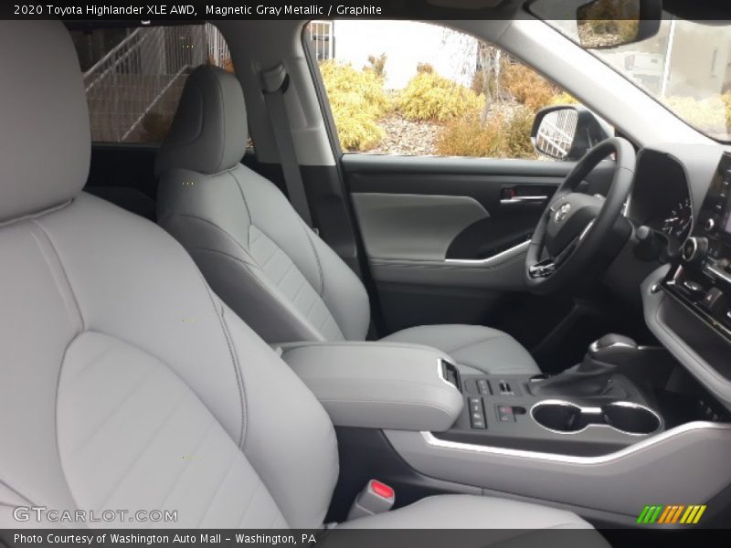 Magnetic Gray Metallic / Graphite 2020 Toyota Highlander XLE AWD