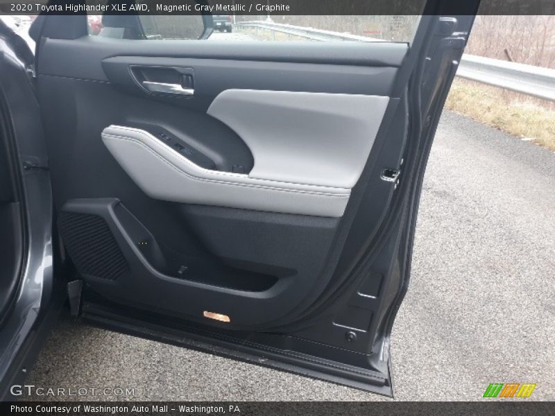 Magnetic Gray Metallic / Graphite 2020 Toyota Highlander XLE AWD