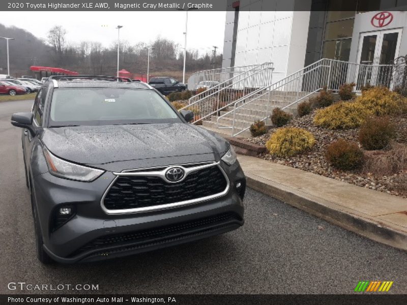 Magnetic Gray Metallic / Graphite 2020 Toyota Highlander XLE AWD