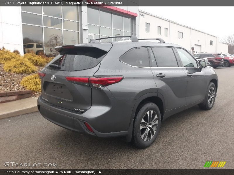 Magnetic Gray Metallic / Graphite 2020 Toyota Highlander XLE AWD