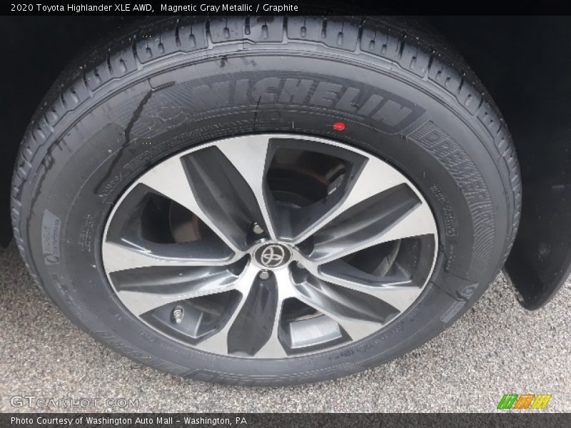 Magnetic Gray Metallic / Graphite 2020 Toyota Highlander XLE AWD