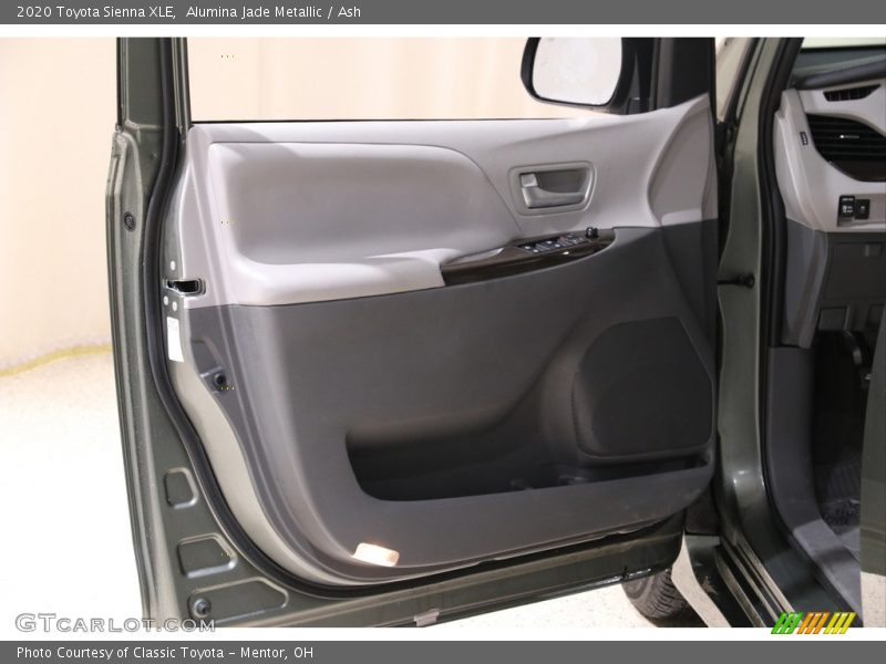 Alumina Jade Metallic / Ash 2020 Toyota Sienna XLE