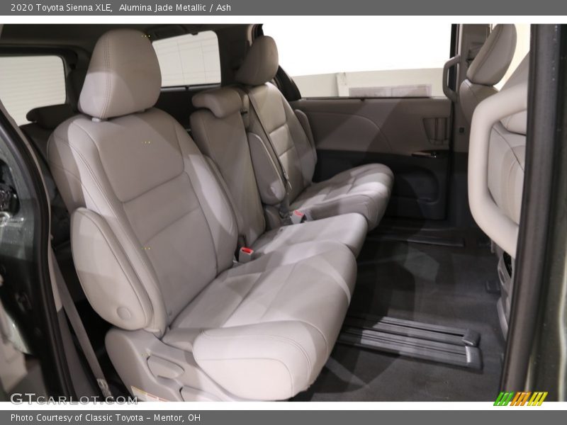 Alumina Jade Metallic / Ash 2020 Toyota Sienna XLE