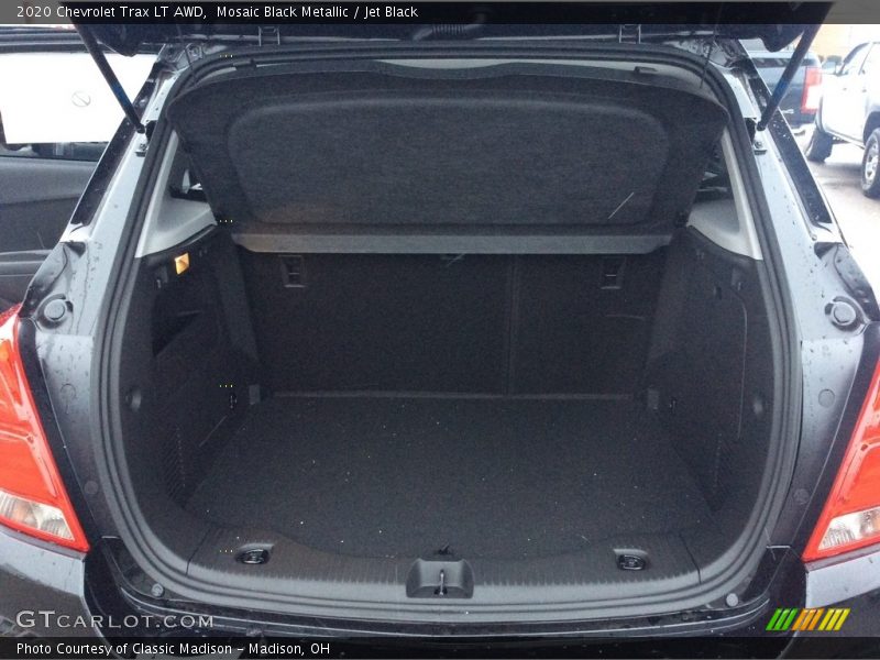 Mosaic Black Metallic / Jet Black 2020 Chevrolet Trax LT AWD