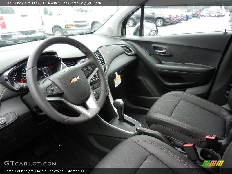 Mosaic Black Metallic / Jet Black 2020 Chevrolet Trax LT