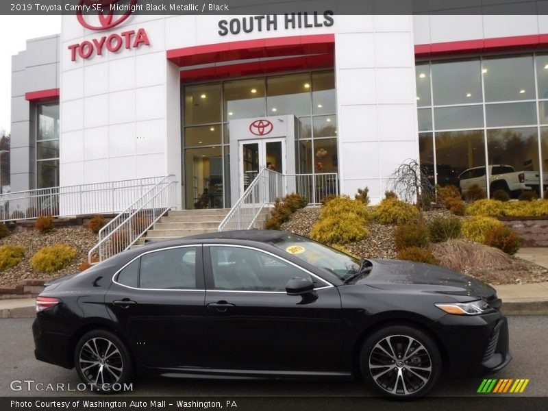 Midnight Black Metallic / Black 2019 Toyota Camry SE