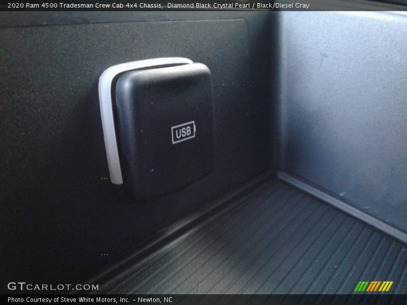 Diamond Black Crystal Pearl / Black/Diesel Gray 2020 Ram 4500 Tradesman Crew Cab 4x4 Chassis