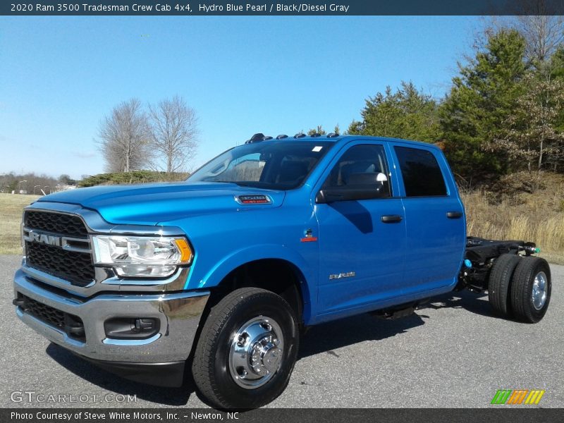 Front 3/4 View of 2020 3500 Tradesman Crew Cab 4x4
