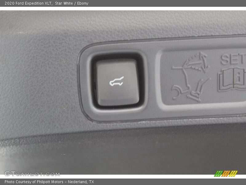 Star White / Ebony 2020 Ford Expedition XLT