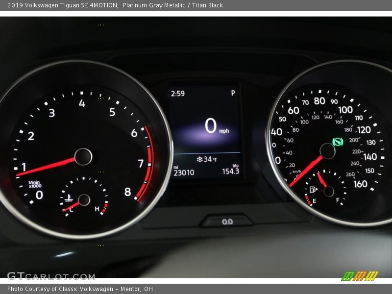 Platinum Gray Metallic / Titan Black 2019 Volkswagen Tiguan SE 4MOTION