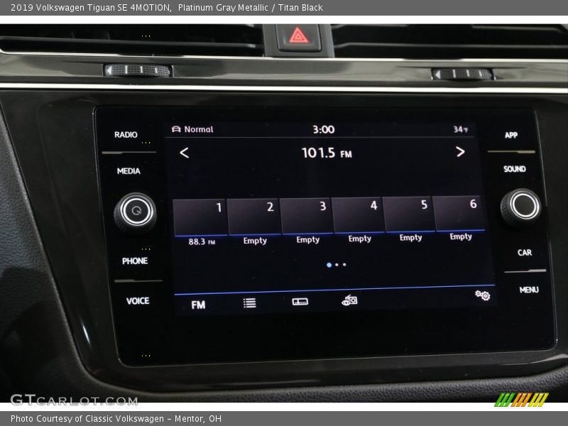 Platinum Gray Metallic / Titan Black 2019 Volkswagen Tiguan SE 4MOTION