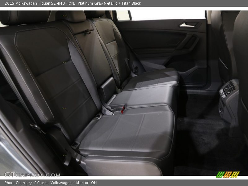 Platinum Gray Metallic / Titan Black 2019 Volkswagen Tiguan SE 4MOTION