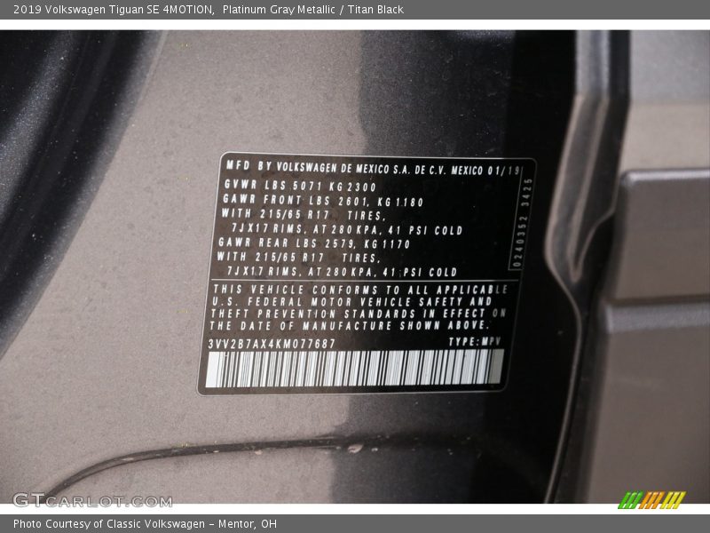 Platinum Gray Metallic / Titan Black 2019 Volkswagen Tiguan SE 4MOTION