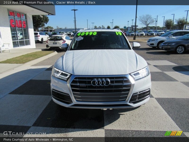 Glacier White Metallic / Black 2019 Audi Q5 Premium Plus quattro