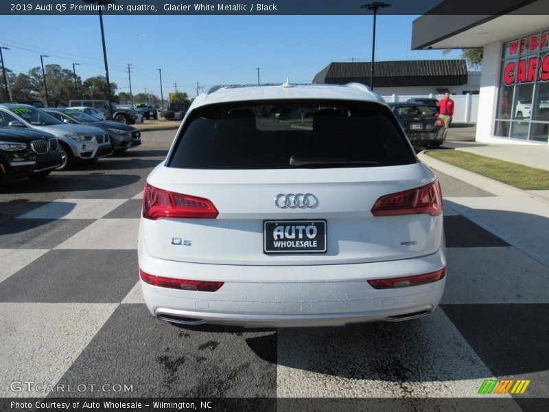 Glacier White Metallic / Black 2019 Audi Q5 Premium Plus quattro