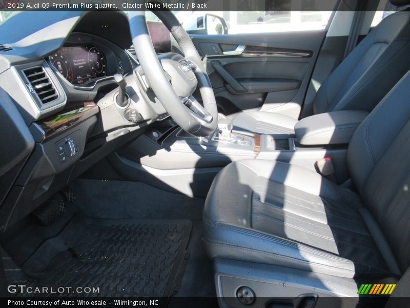 Glacier White Metallic / Black 2019 Audi Q5 Premium Plus quattro