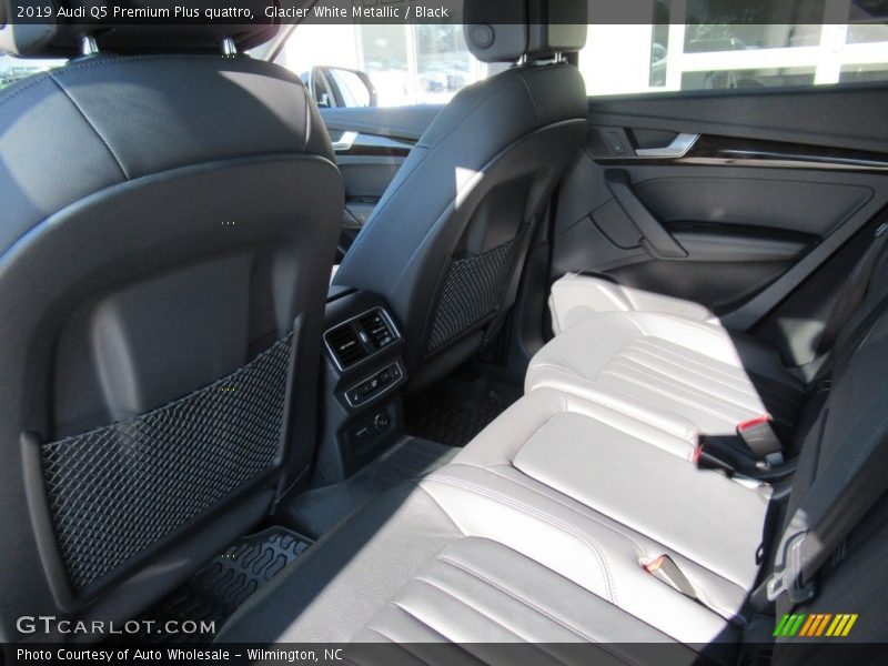 Glacier White Metallic / Black 2019 Audi Q5 Premium Plus quattro