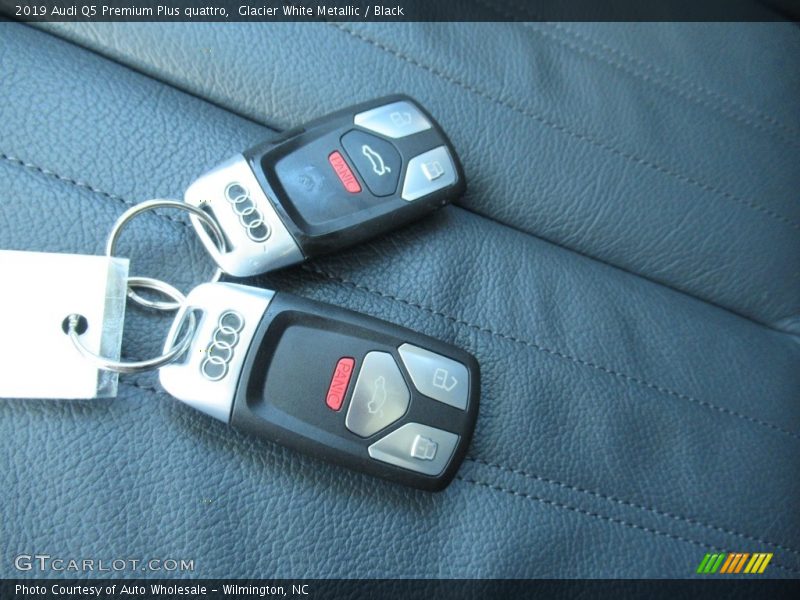 Glacier White Metallic / Black 2019 Audi Q5 Premium Plus quattro