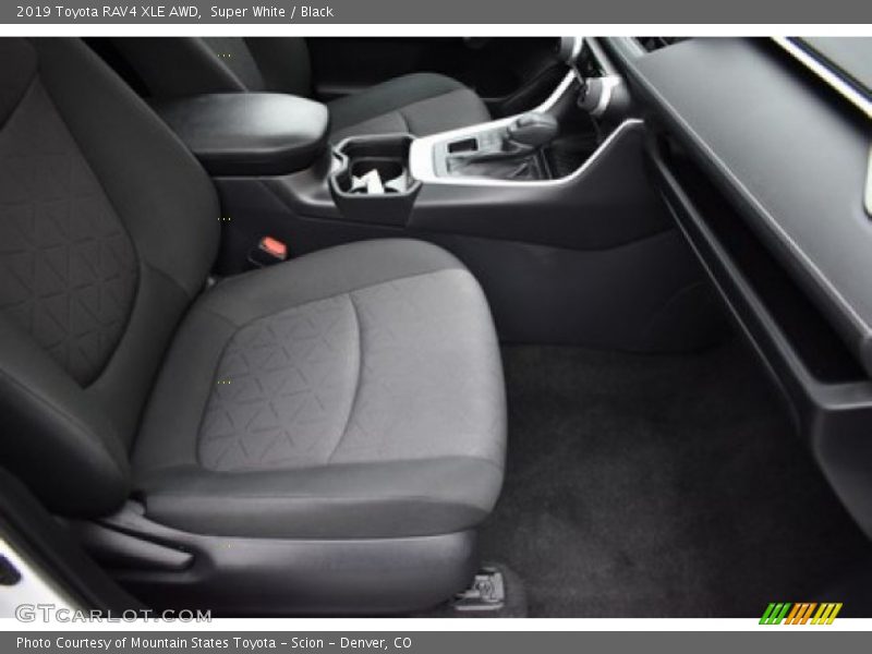 Super White / Black 2019 Toyota RAV4 XLE AWD