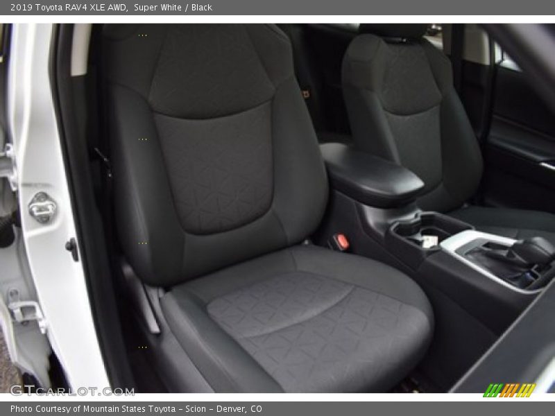 Super White / Black 2019 Toyota RAV4 XLE AWD