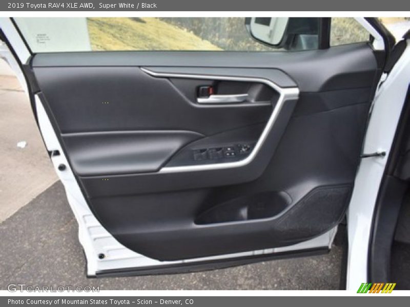 Super White / Black 2019 Toyota RAV4 XLE AWD