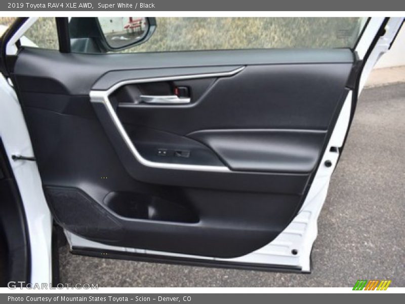 Super White / Black 2019 Toyota RAV4 XLE AWD