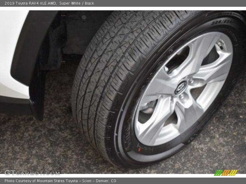 Super White / Black 2019 Toyota RAV4 XLE AWD