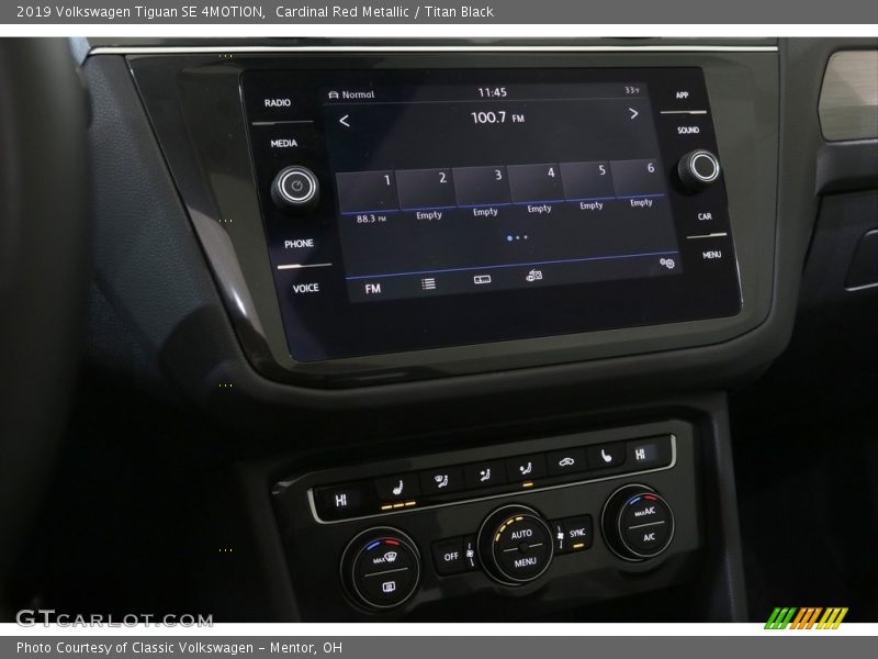 Controls of 2019 Tiguan SE 4MOTION