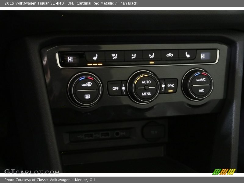 Controls of 2019 Tiguan SE 4MOTION