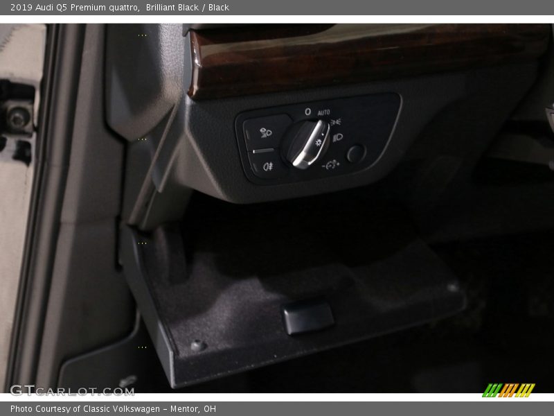 Brilliant Black / Black 2019 Audi Q5 Premium quattro